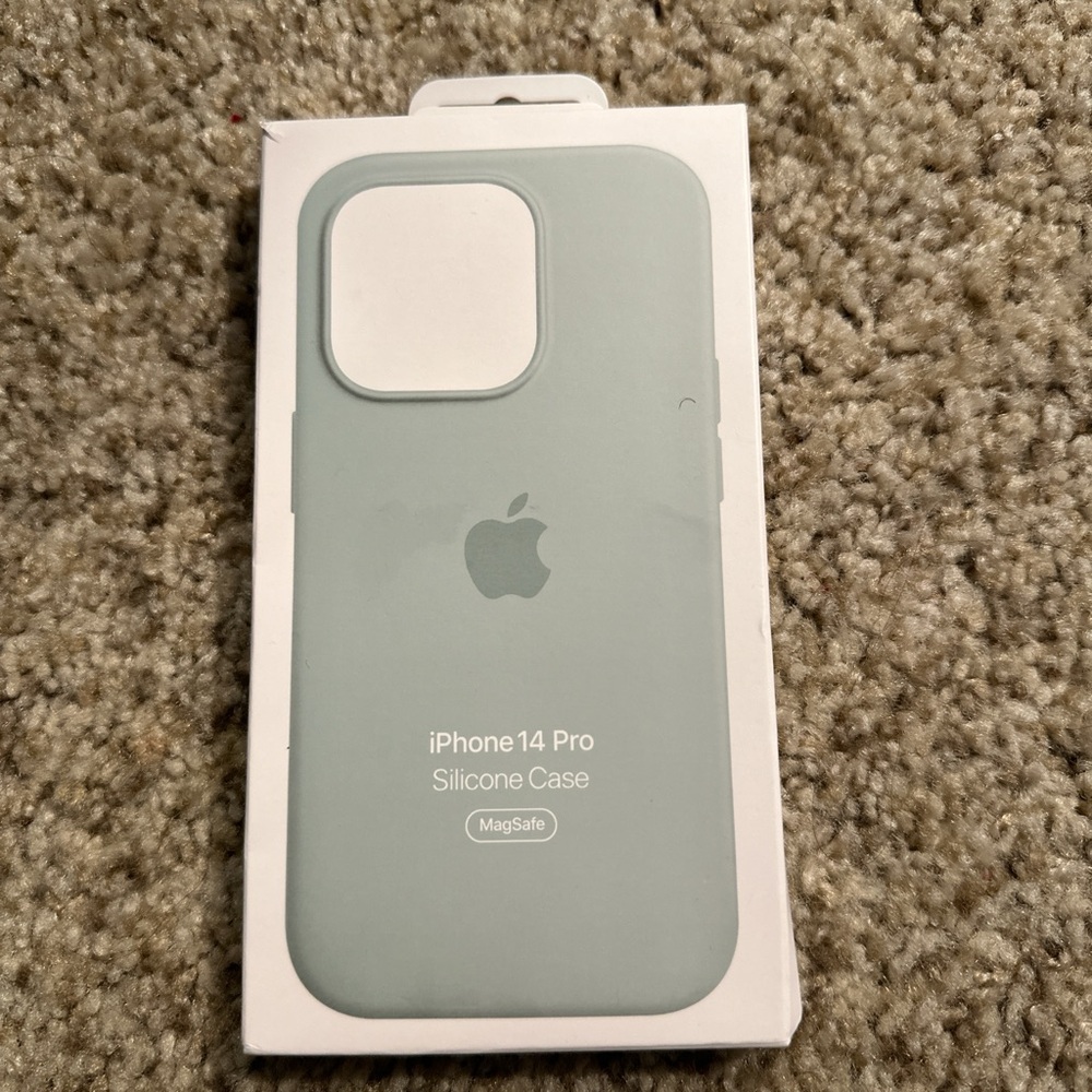 Apple Silicone Case with MagSafe for iPhone 14 Pro - Succulent